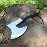 Tragbares taktisches Axtwerfen aus Edelstahl mit farbigem Holzgriff C leichtes Outdoor-Verteidigungswerkzeug